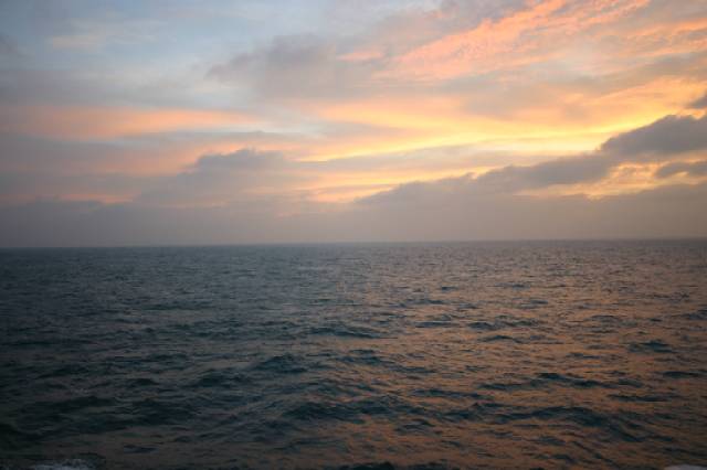 2212/8.11.2006: Morgendämmerung auf See